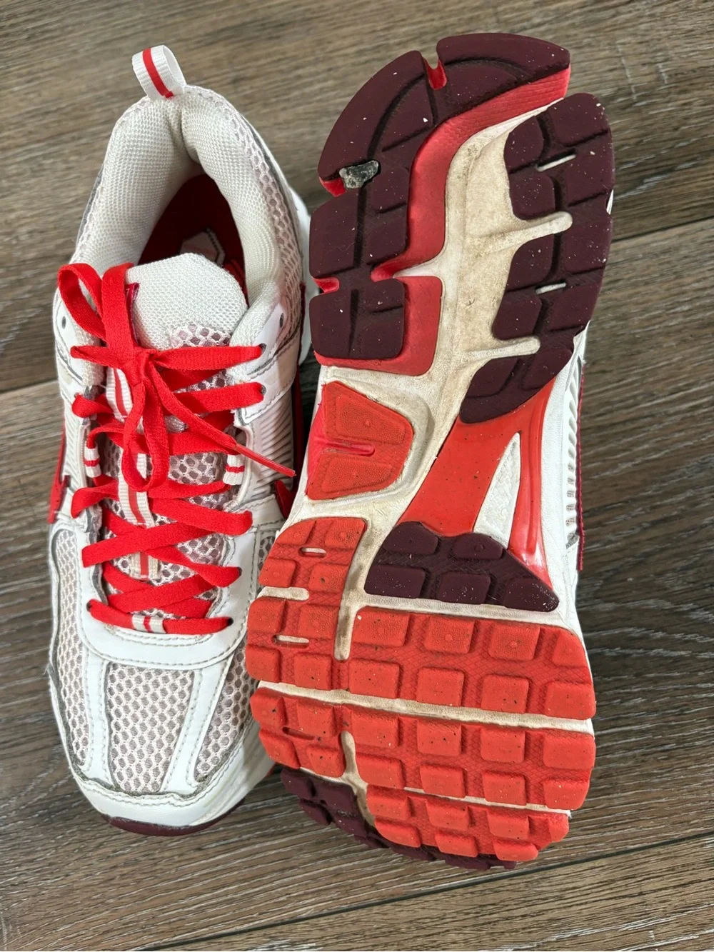 Vomero Nike Kids White and Red Mesh Athletic Sneakers 4.5Y